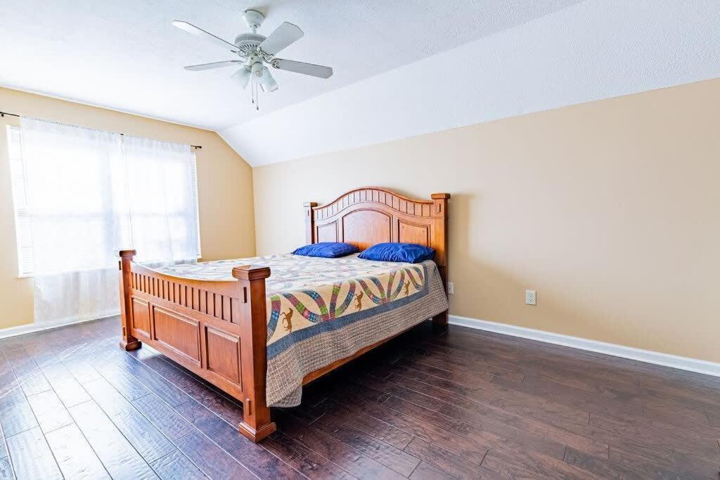 Cozy Pigeon Forge Home W Hot Tub Near River Ngoại thất bức ảnh